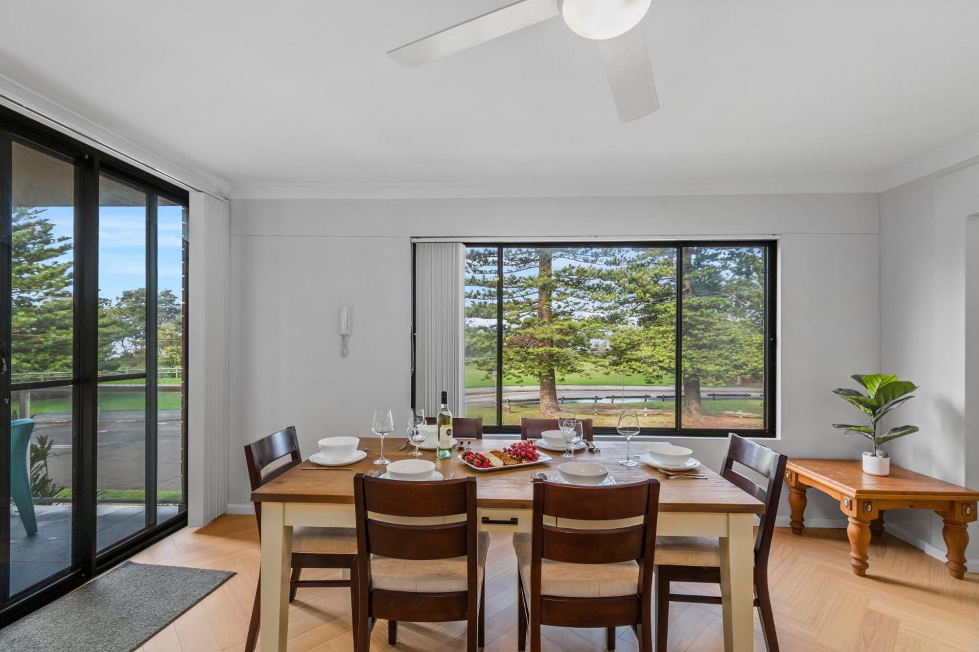 Esplanade Escape - Beachfront Family Bliss * Wollongong